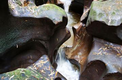 探秘四川瀘州奇異“龍孔龍?zhí)丁? />
</a>
<em><a  target=