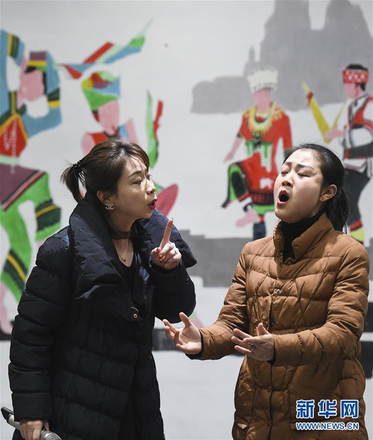 (文化)(1)中央歌劇院文藝小分隊(duì)走進(jìn)重慶彭水