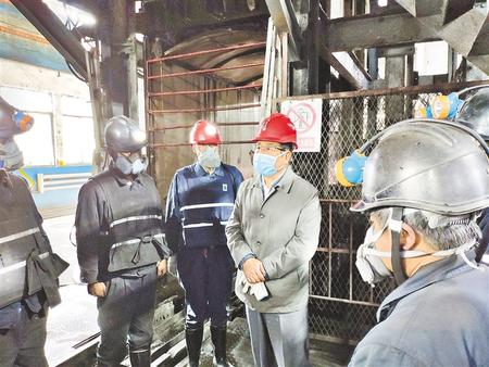 林鐸在平?jīng)稣{(diào)研指導(dǎo)疫情防控和生產(chǎn)恢復(fù)時強調(diào) 分類施策精準防控 積極推動生產(chǎn)恢復(fù) 確保實現(xiàn)全省經(jīng)濟社會發(fā)展目標任務(wù)