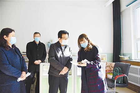 林鐸在高校和中小學(xué)調(diào)研指導(dǎo)工作時(shí)強(qiáng)調(diào) 統(tǒng)籌做好疫情防控和在線教育教學(xué) 為各類(lèi)學(xué)校早日全面開(kāi)學(xué)創(chuàng)造條件