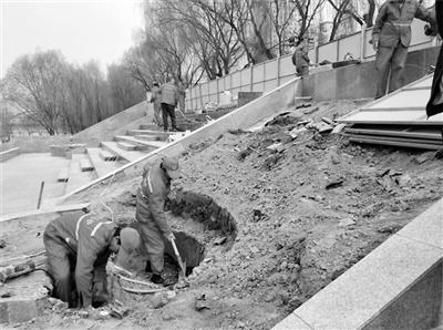 蘭州近水廣場“受傷”維修 預(yù)計(jì)4月25日完工