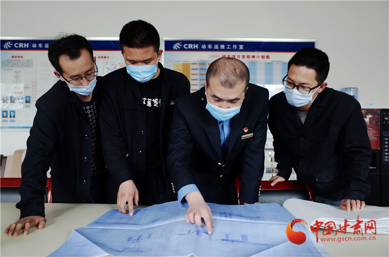 用奮斗的青春護(hù)航高鐵——記全國(guó)鐵路勞動(dòng)模范、蘭西動(dòng)車運(yùn)用所副所長(zhǎng)張學(xué)東