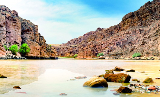 紅山峽谷吸引旅游愛好者前往探險尋（圖）
