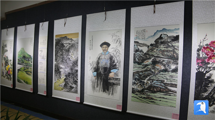 7月1日上午，定西市通渭縣紀(jì)委監(jiān)委舉辦“襄郡清風(fēng)·喜迎建黨99周年”廉政文化書(shū)畫(huà)展， 共同為黨的生日獻(xiàn)禮。_副本.jpg