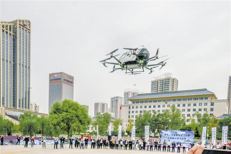 超酷、超刺激！智能駕駛飛行器在蘭載人試飛