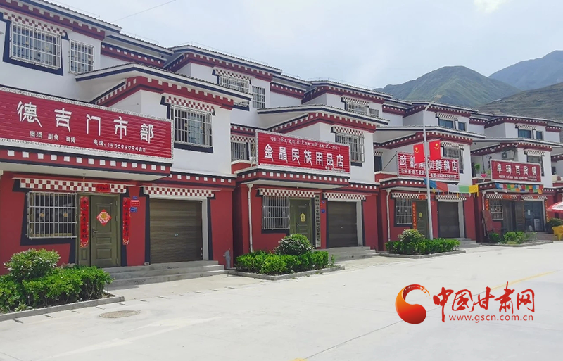 武都坪埡鄉(xiāng)：美麗安置區(qū) 綻放“幸?；ā?>
        </a><em>武都坪埡鄉(xiāng)：美麗安置區(qū) 綻放“幸福花”</em></li>
    <li><a  target=