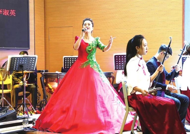 校園雅樂飄飄 學子一睹經(jīng)典