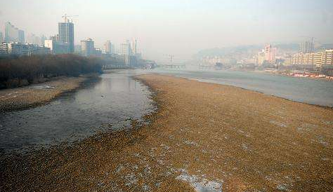 市民：黃河水位大降會不會影響供水？ 水務(wù)部門：枯水期流量偏小屬于正?，F(xiàn)象