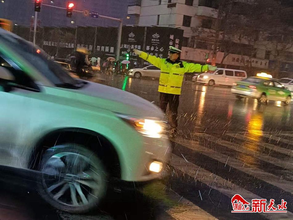 風(fēng)雪襲來，天水最美“警色”在路上！