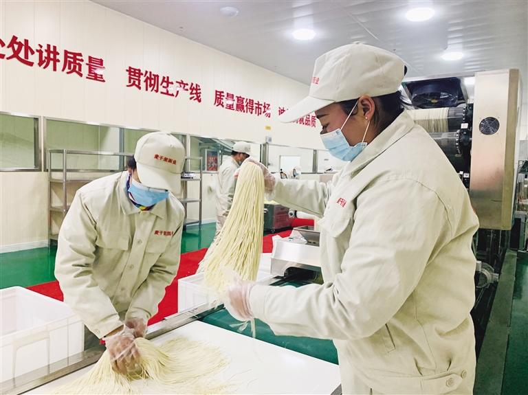 蘭州市規(guī)?；懊鏃l加工項目”投入運(yùn)營 將配送到市區(qū)280多家直營店