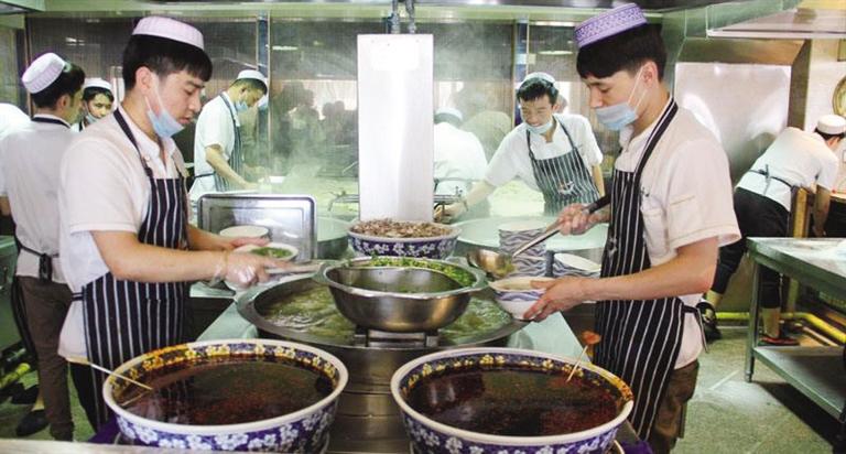 產(chǎn)業(yè)鏈延伸 文化底蘊濃厚 行業(yè)高質(zhì)量發(fā)展  蘭州牛肉拉面成就“碗里的世界”