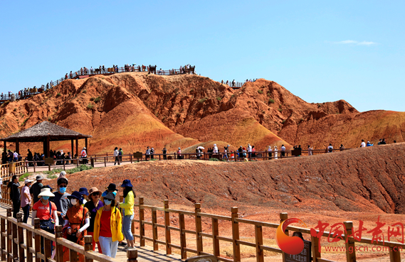 端午假期張掖共接待游客87.05萬人次，實(shí)現(xiàn)旅游收入4.64億元