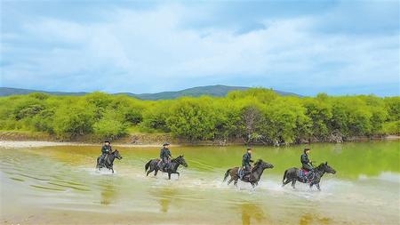 草原騎警，牧民心中的親人——記瑪曲縣公安局草原騎警大隊(duì)