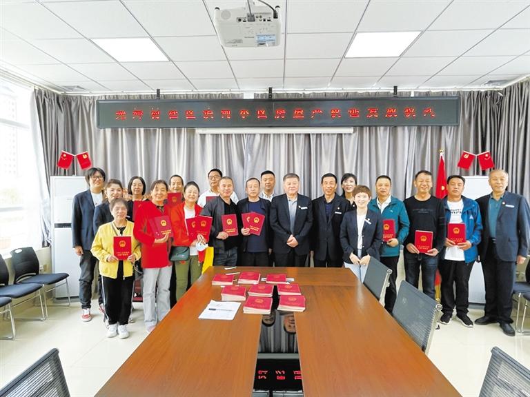 蘭州廣武門街道光輝村社區(qū) 91戶居民終于拿到了房產(chǎn)證！