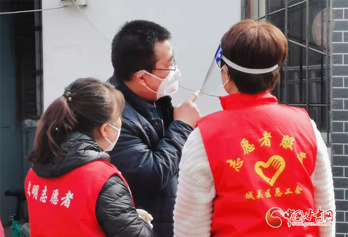 【甘快看·疫情防控最美有你（11）】奔走在“戰(zhàn)疫”一線！有一種力量叫志愿者