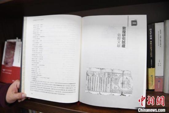 《甘肅藏敦煌遺書(shū)研究文獻(xiàn)引得》編纂耗時(shí)8年，收錄研究文獻(xiàn)數(shù)據(jù)總計(jì)17000條，時(shí)間跨越110年?！钇G敏 攝