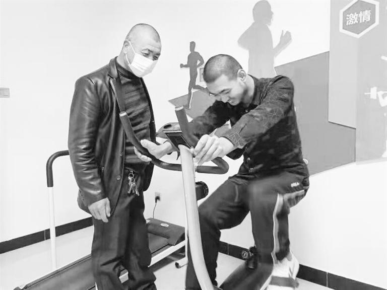 父愛(ài)如山！張掖高臺(tái)殘疾父親悉心照顧殘疾兒子20余年