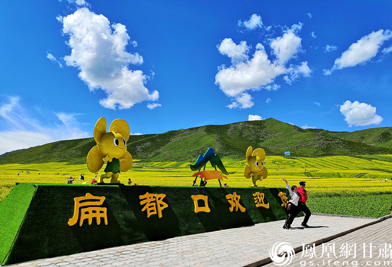 河西走廊張掖扁都口，古絲綢之路要道。王振武 攝