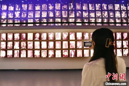 2021年8月21日，蘭州市民參觀(guān)讀者博物館。(資料圖) 高展 攝