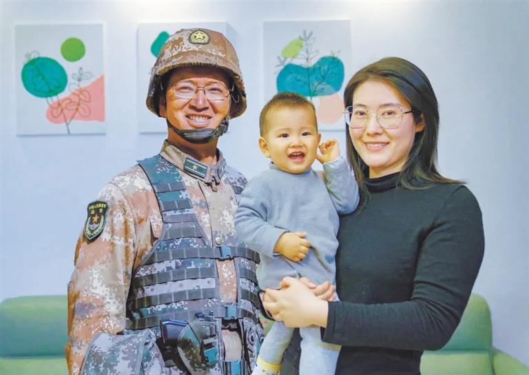 蘭州市退役軍人事務(wù)局舉行清明代祭掃儀式 陳紅軍烈士父親給兒子寫來寄語(yǔ) “你是祖國(guó)的好兒女，也是我們的驕傲”