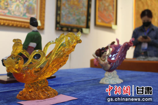 圖為敦煌飛天造型的作品。徐雪 攝