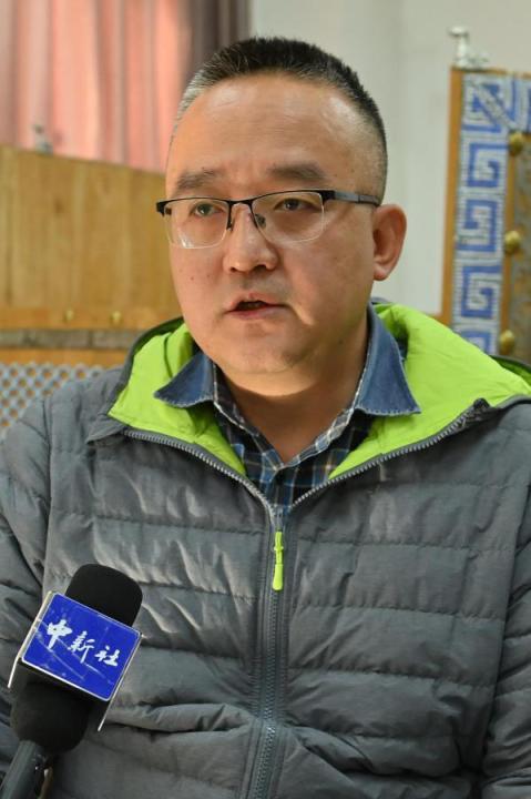 謝焱，甘肅省文物考古研究所副研究館員、考古研究二部主任、田野考古項(xiàng)目負(fù)責(zé)人。主持參與了張家川馬家塬戰(zhàn)國(guó)西戎墓地、臨潭磨溝齊家文化墓地等20多項(xiàng)考古調(diào)查、發(fā)掘工作，曾獲得中國(guó)國(guó)家文物局田野考古二、三等獎(jiǎng)，“十二五”文物保護(hù)科學(xué)和技術(shù)創(chuàng)新二等獎(jiǎng)等榮譽(yù)。