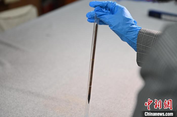 2024年5月7日，甘肅省博物館館藏國寶級文物“白馬作”毛筆。李亞龍　攝